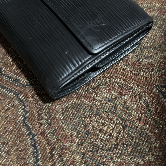 Men’s louis vuttion black epi wallet like new condition. - Picture 3 of 12